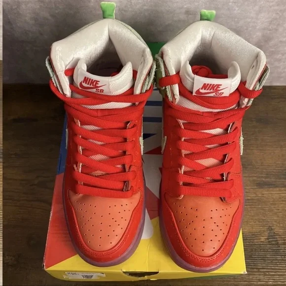 Nike SB Dunk High Strawberry Cough Size 7 8.5W CW7093-600  display picture 1